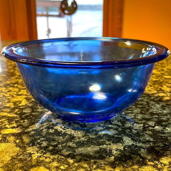 Cobalt blue Pyrex 1-quart bowl - Picture 2 of 3